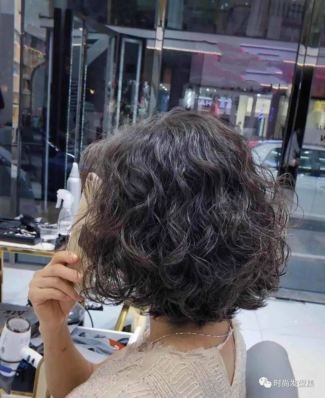 時(shí)尚潮流新選擇，最新造型燙燙發(fā)引領(lǐng)潮流風(fēng)向標(biāo)