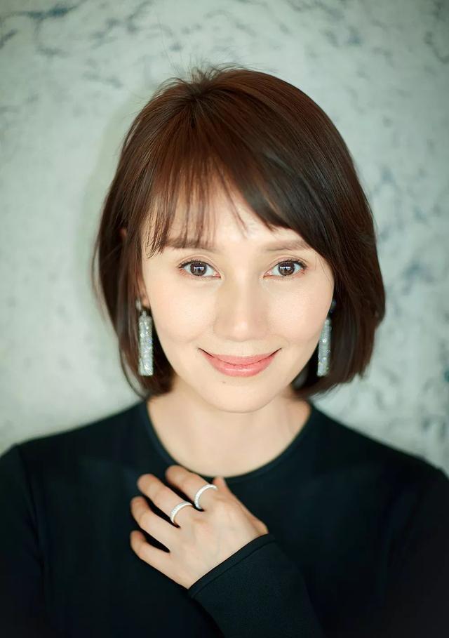 女士最新短發(fā)時(shí)尚潮流與個(gè)人立場(chǎng)的探討圖片集