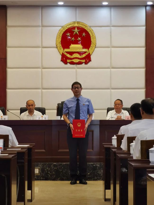 張宇新引領(lǐng)科技革新，揭秘其最新任職與高科技產(chǎn)品新動向