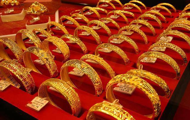 最新黃金回收價(jià)格老鳳祥，科技重塑黃金價(jià)值，引領(lǐng)未來生活體驗(yàn)