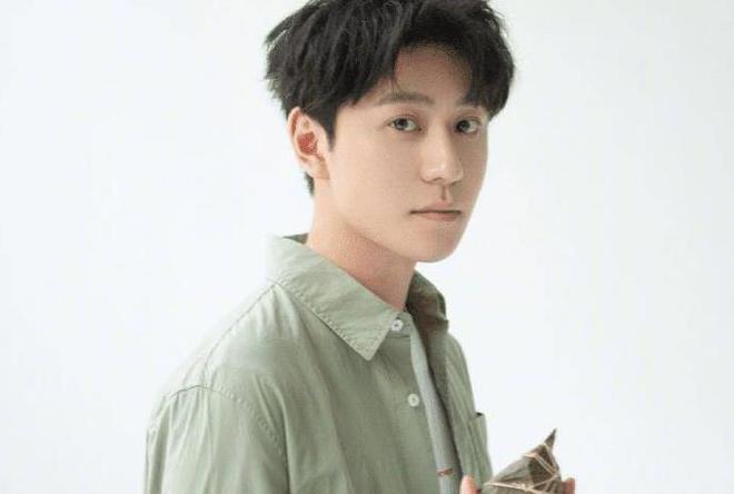 秦俊杰最新戀情曝光，情感新動向揭秘！